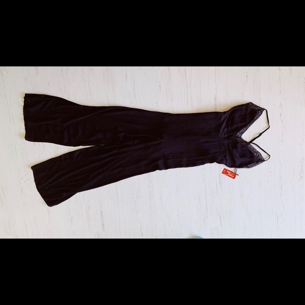 💃🏼BOGO NWT Black lace romper